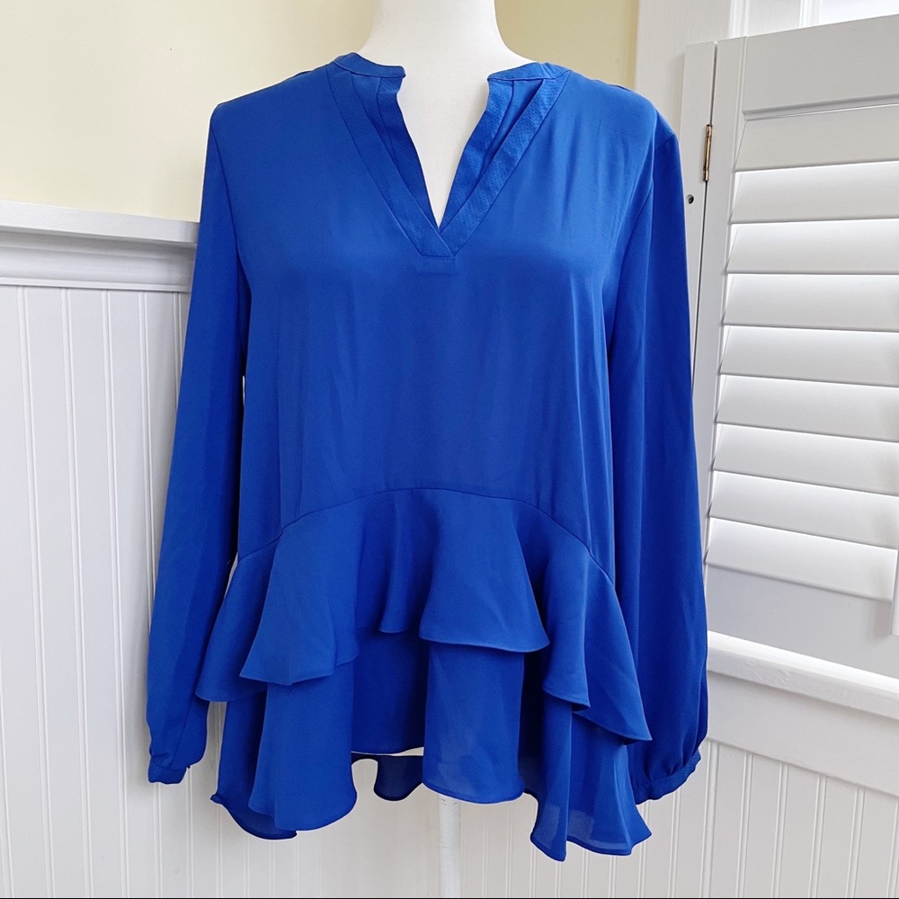 🆕Elle NWT Blue Tiered Ruffle Hem Split V-Neck Blouse Women’s Large💙